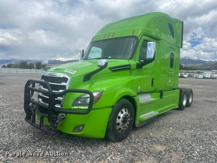 image for item YA3318 2019 Freightliner Cascadia semi truck