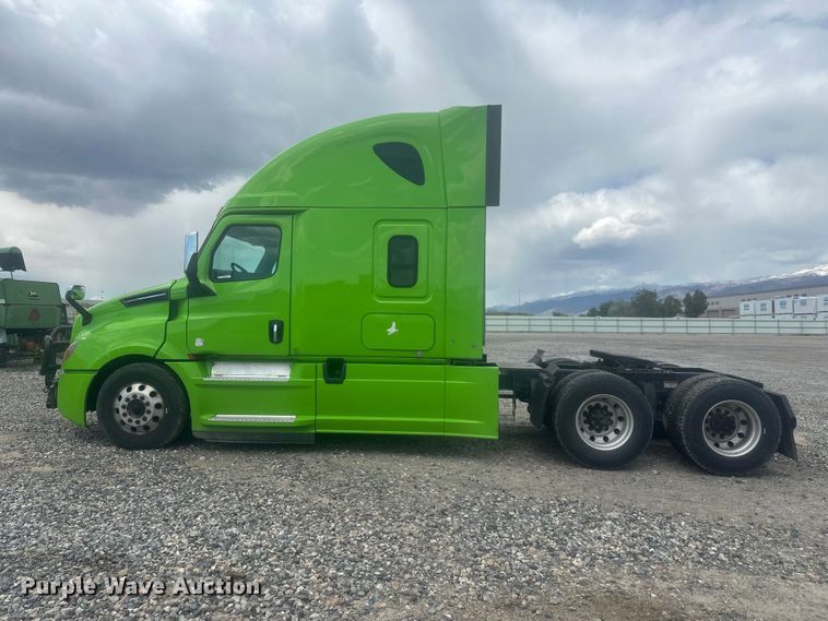 image for item YA3318 2019 Freightliner Cascadia semi truck