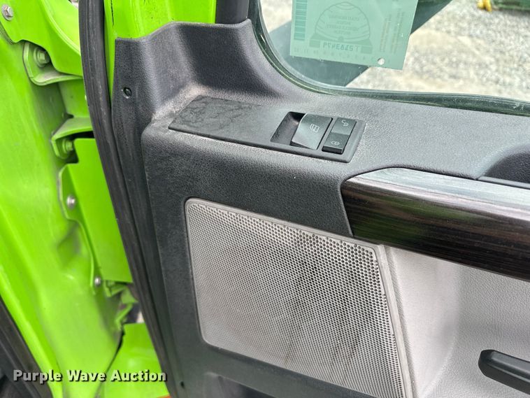 image for item YA3318 2019 Freightliner Cascadia semi truck