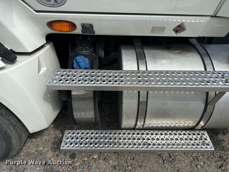 image for item YA3319 2016 International ProStar Plus semi truck