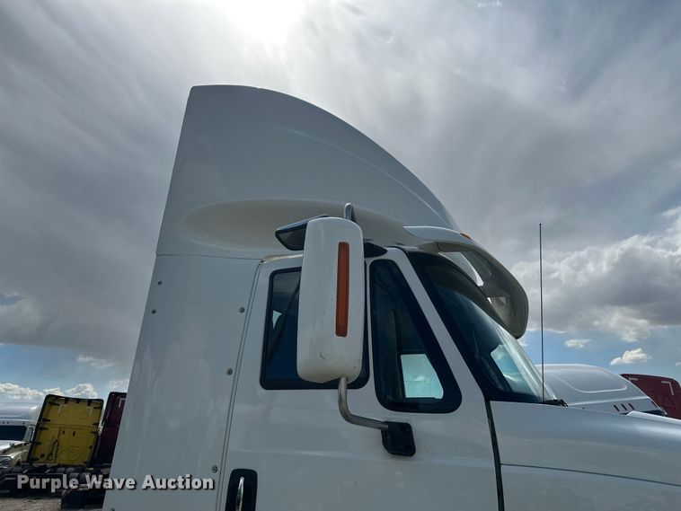 image for item YA3319 2016 International ProStar Plus semi truck