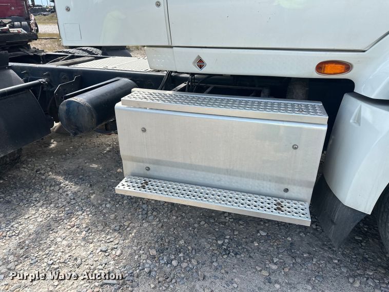 image for item YA3319 2016 International ProStar Plus semi truck