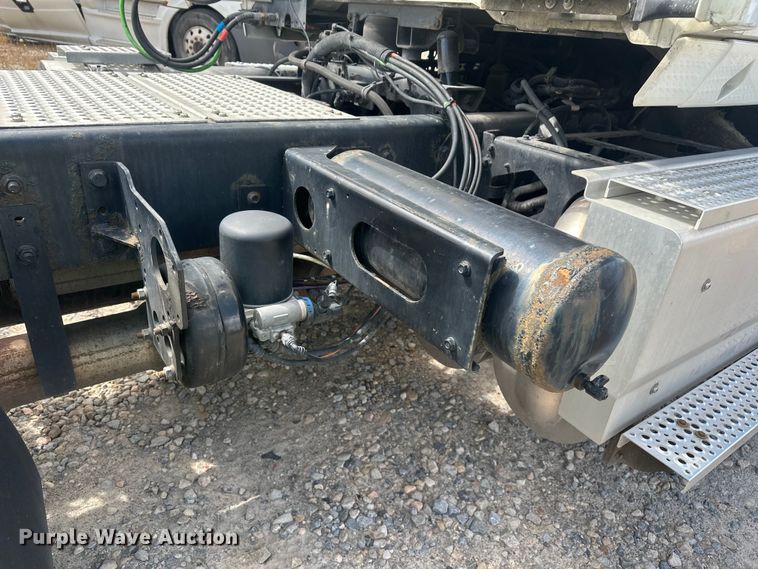 image for item YA3319 2016 International ProStar Plus semi truck