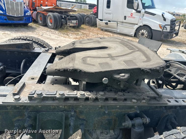image for item YA3319 2016 International ProStar Plus semi truck