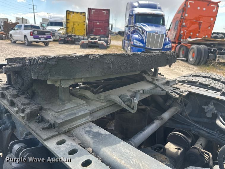 image for item YA3319 2016 International ProStar Plus semi truck