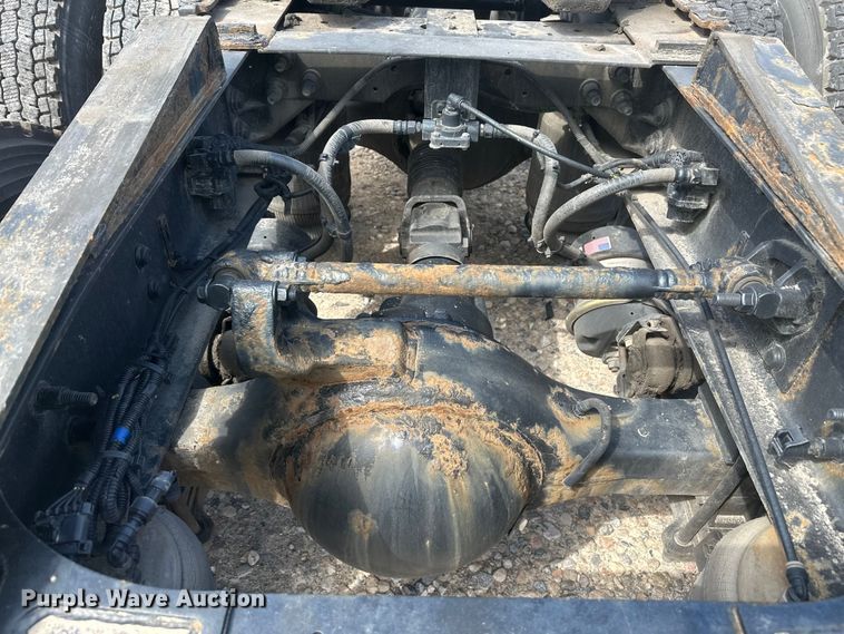 image for item YA3319 2016 International ProStar Plus semi truck