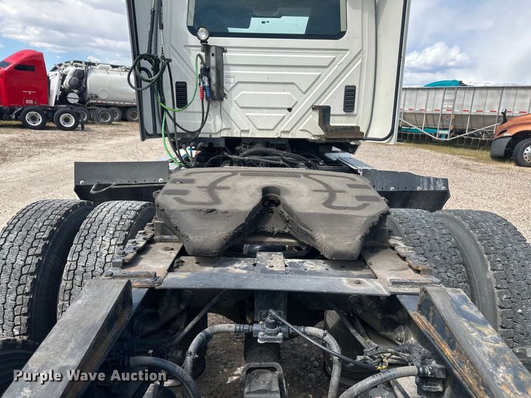 image for item YA3319 2016 International ProStar Plus semi truck