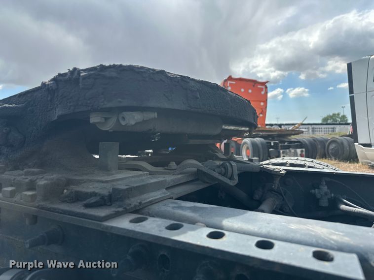 image for item YA3319 2016 International ProStar Plus semi truck