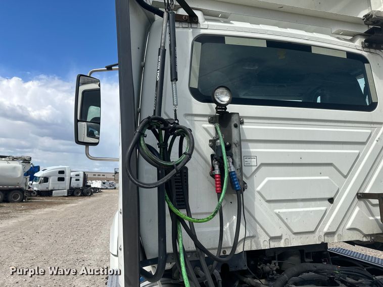 image for item YA3319 2016 International ProStar Plus semi truck