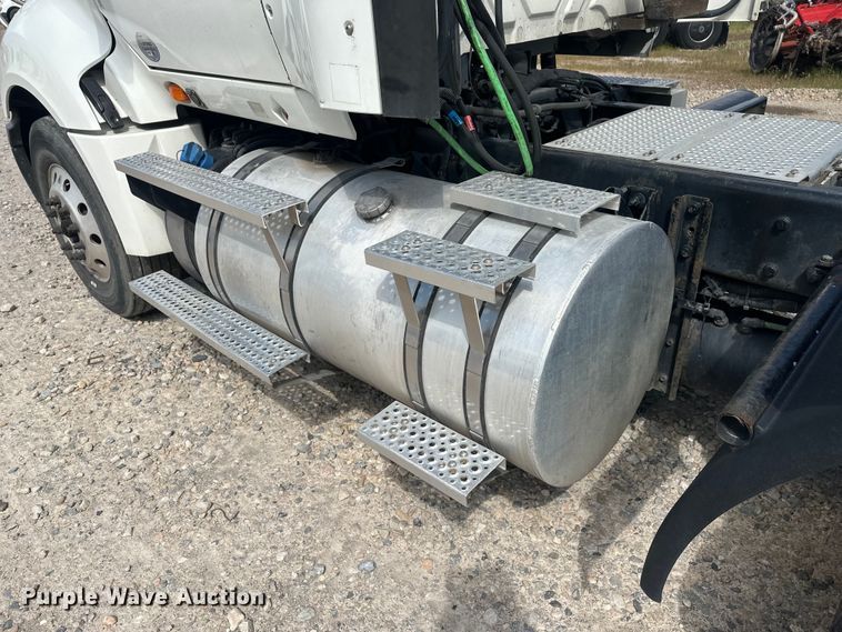 image for item YA3319 2016 International ProStar Plus semi truck