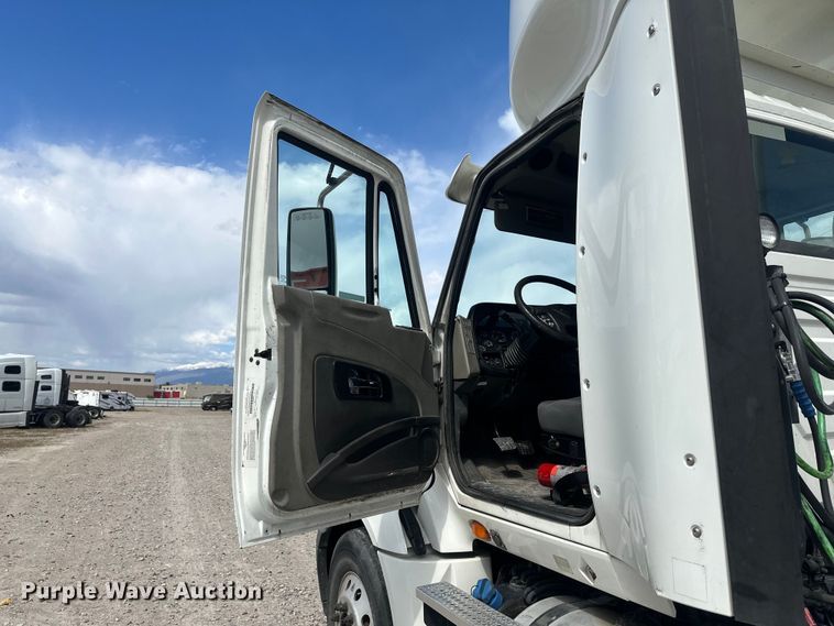 image for item YA3319 2016 International ProStar Plus semi truck