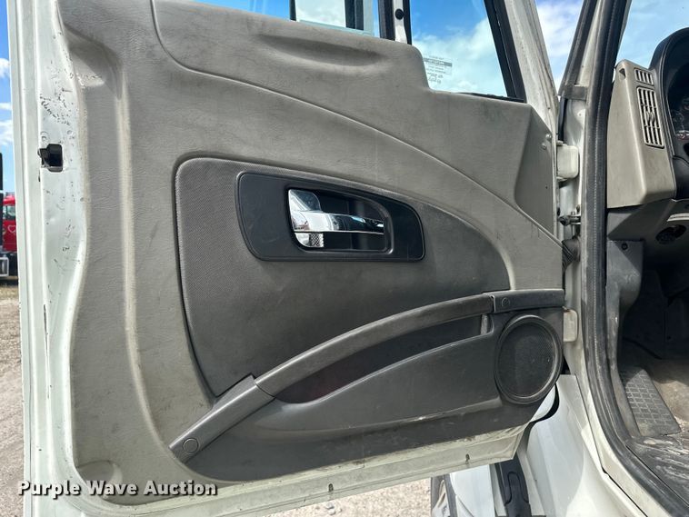 image for item YA3319 2016 International ProStar Plus semi truck