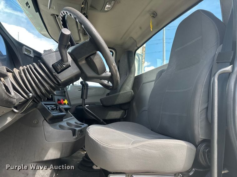 image for item YA3319 2016 International ProStar Plus semi truck