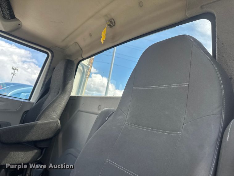 image for item YA3319 2016 International ProStar Plus semi truck