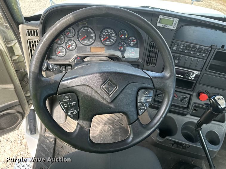 image for item YA3319 2016 International ProStar Plus semi truck