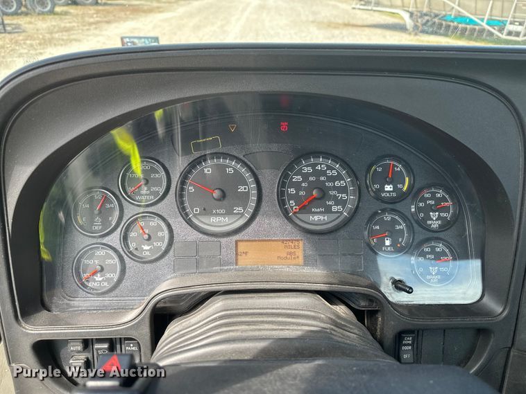 image for item YA3319 2016 International ProStar Plus semi truck