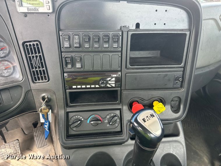 image for item YA3319 2016 International ProStar Plus semi truck
