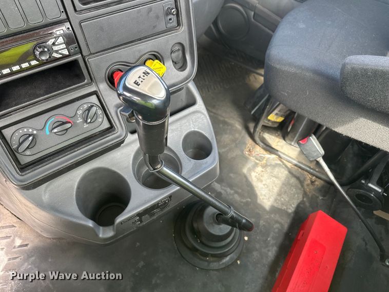 image for item YA3319 2016 International ProStar Plus semi truck
