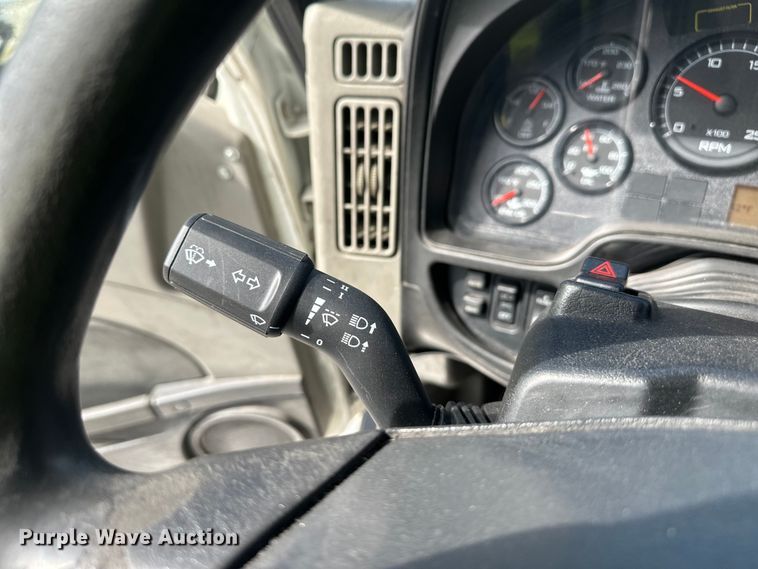 image for item YA3319 2016 International ProStar Plus semi truck