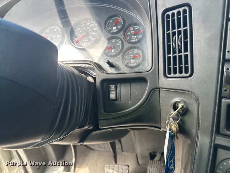 image for item YA3319 2016 International ProStar Plus semi truck