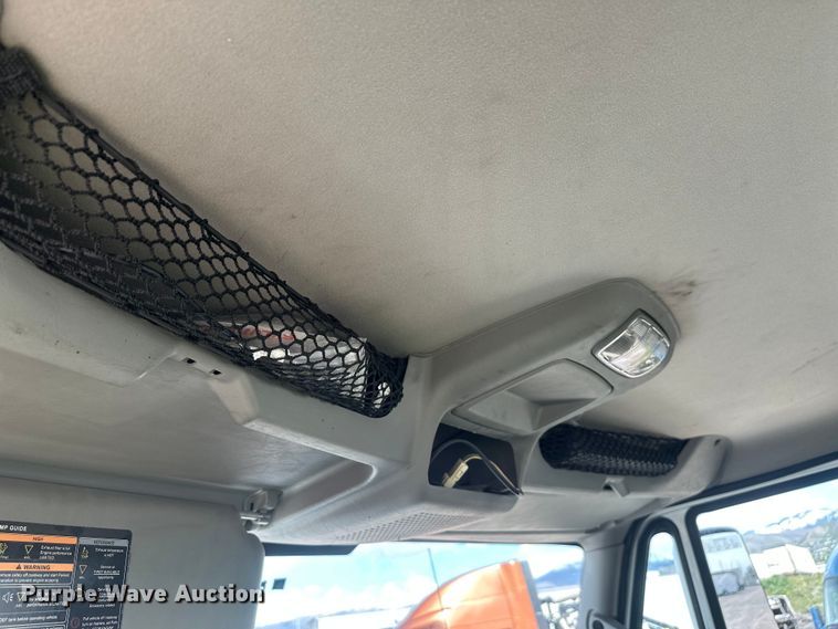 image for item YA3319 2016 International ProStar Plus semi truck