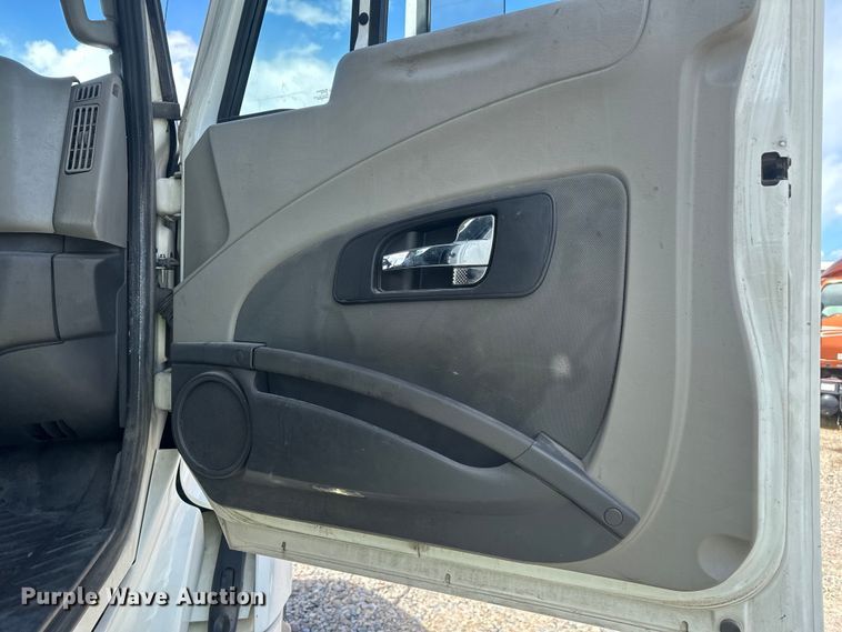 image for item YA3319 2016 International ProStar Plus semi truck