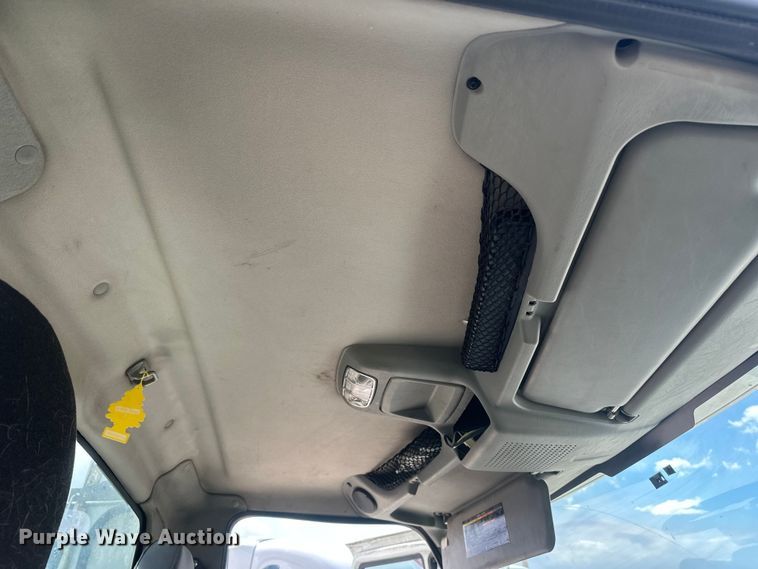 image for item YA3319 2016 International ProStar Plus semi truck