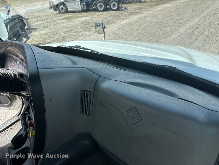 image for item YA3319 2016 International ProStar Plus semi truck