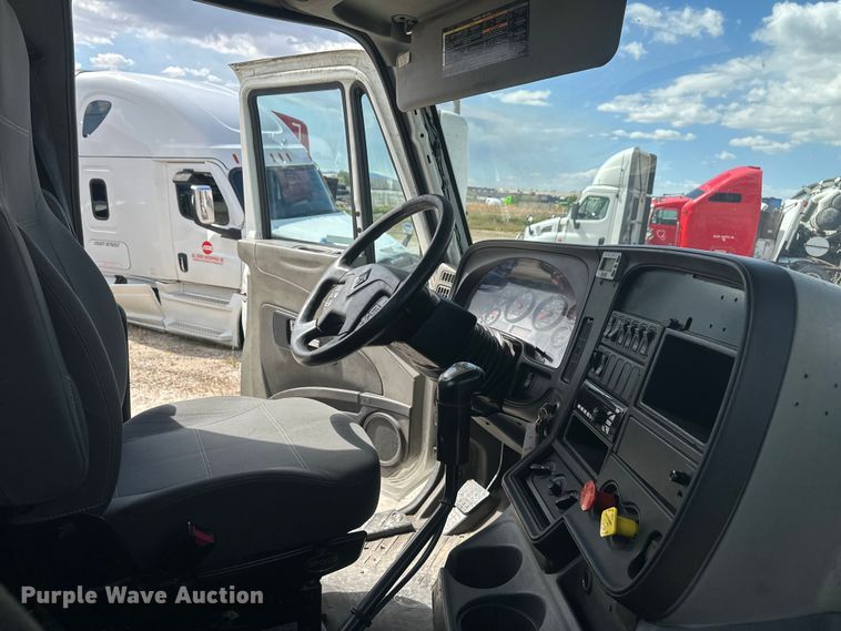 image for item YA3319 2016 International ProStar Plus semi truck