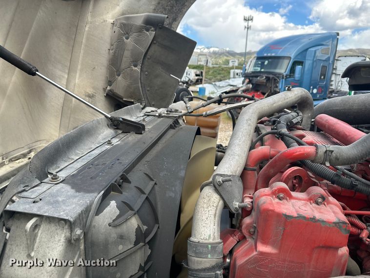 image for item YA3319 2016 International ProStar Plus semi truck