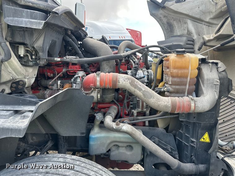 image for item YA3319 2016 International ProStar Plus semi truck