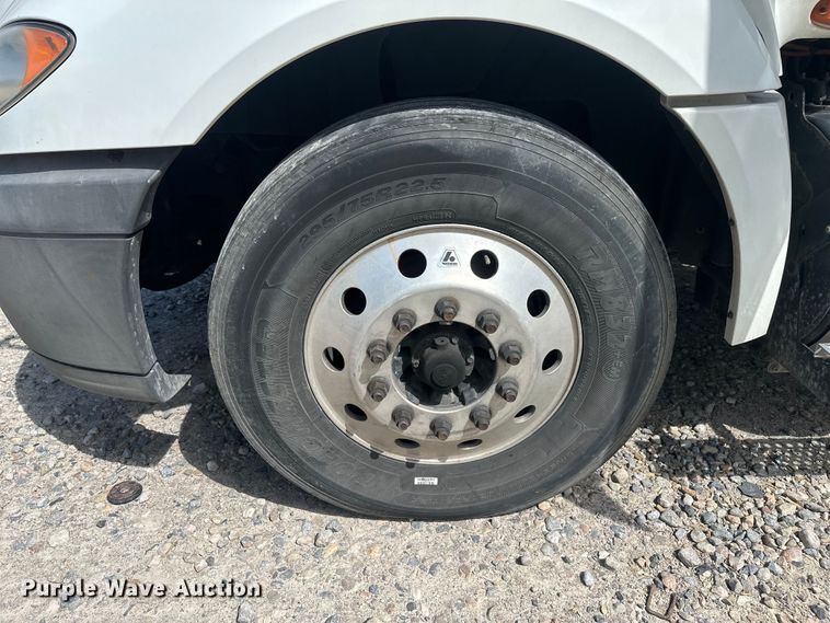 image for item YA3319 2016 International ProStar Plus semi truck