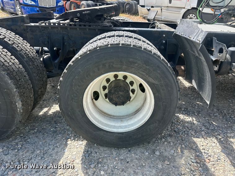 image for item YA3319 2016 International ProStar Plus semi truck