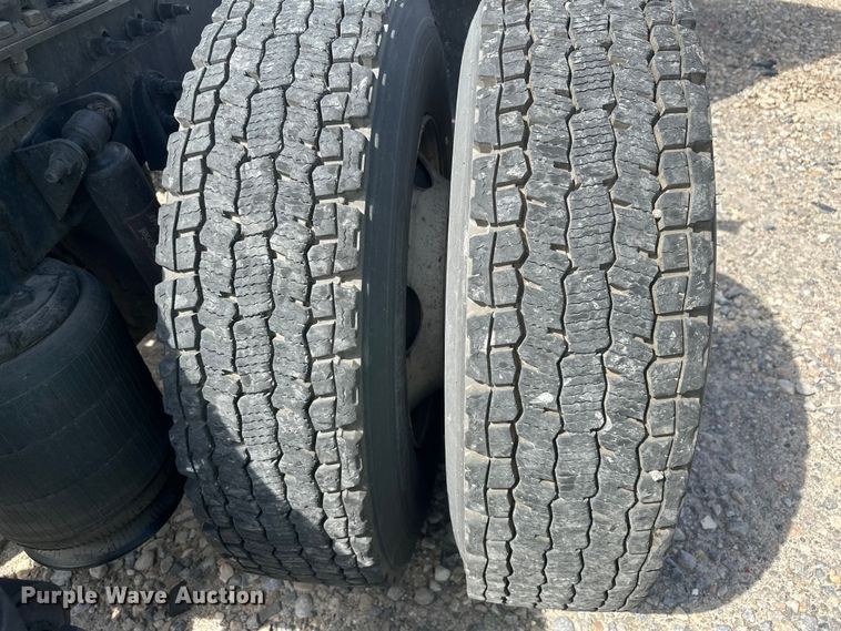 image for item YA3319 2016 International ProStar Plus semi truck