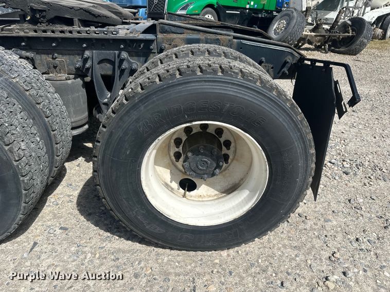 image for item YA3319 2016 International ProStar Plus semi truck