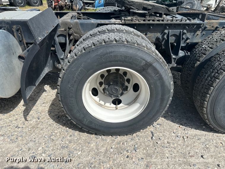 image for item YA3319 2016 International ProStar Plus semi truck
