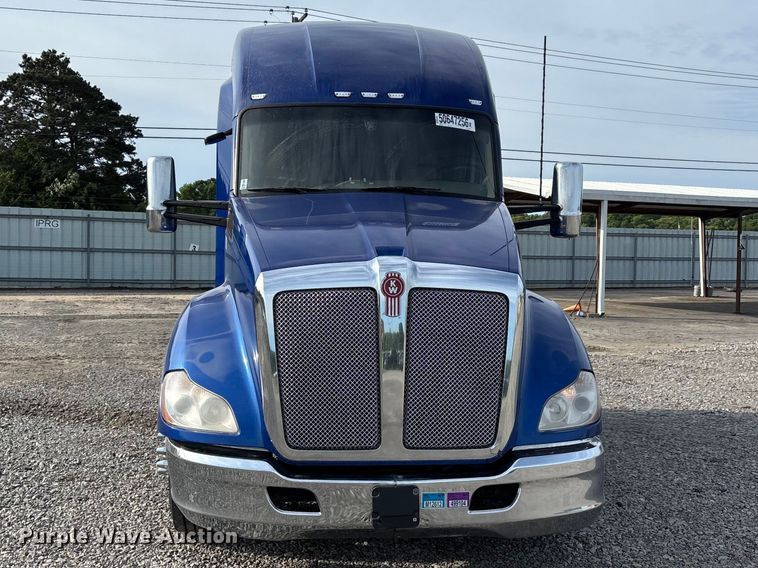 image for item YA3334 2019 Kenworth T680 semi truck