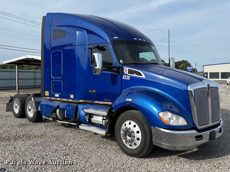image for item YA3334 2019 Kenworth T680 semi truck