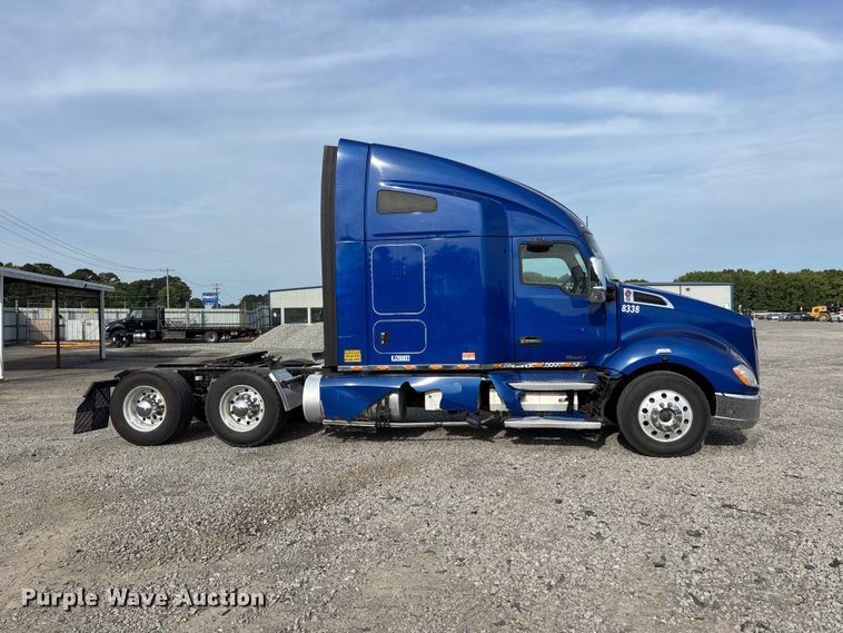 image for item YA3334 2019 Kenworth T680 semi truck