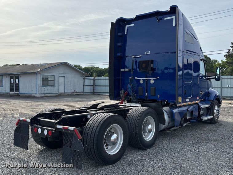 image for item YA3334 2019 Kenworth T680 semi truck
