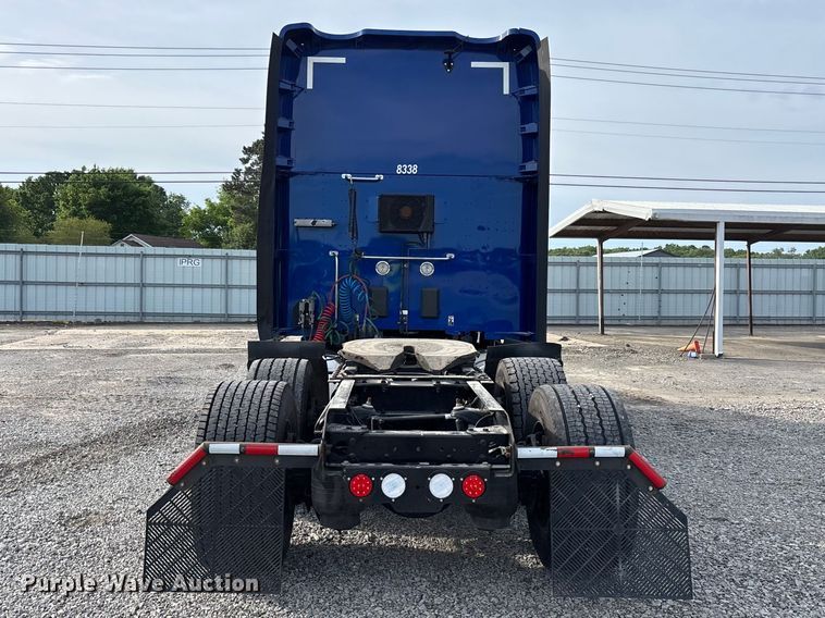 image for item YA3334 2019 Kenworth T680 semi truck