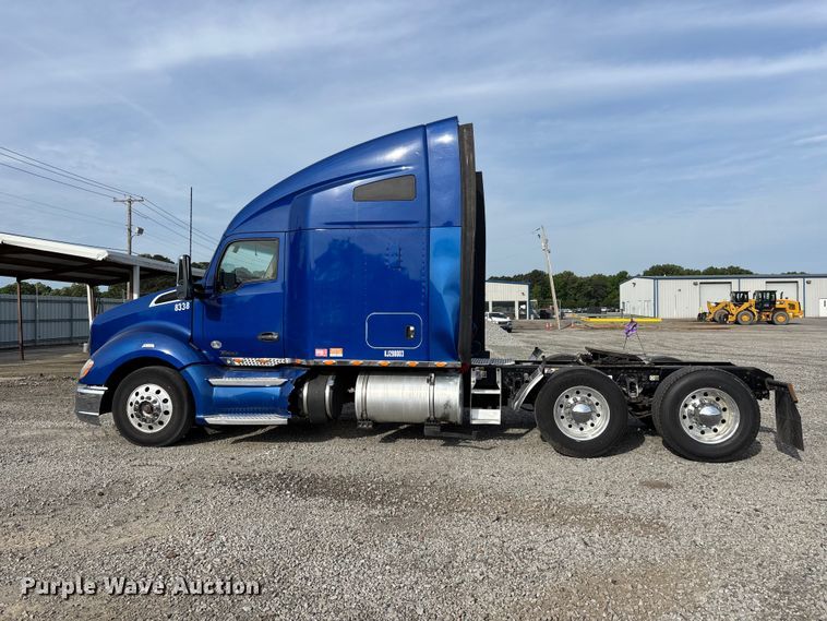 image for item YA3334 2019 Kenworth T680 semi truck