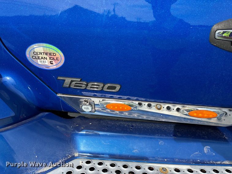 image for item YA3334 2019 Kenworth T680 semi truck
