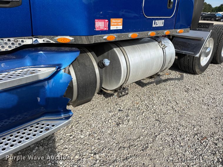 image for item YA3334 2019 Kenworth T680 semi truck