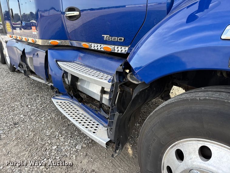 image for item YA3334 2019 Kenworth T680 semi truck