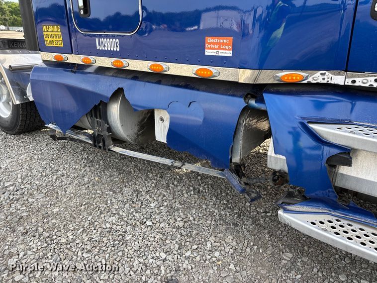 image for item YA3334 2019 Kenworth T680 semi truck