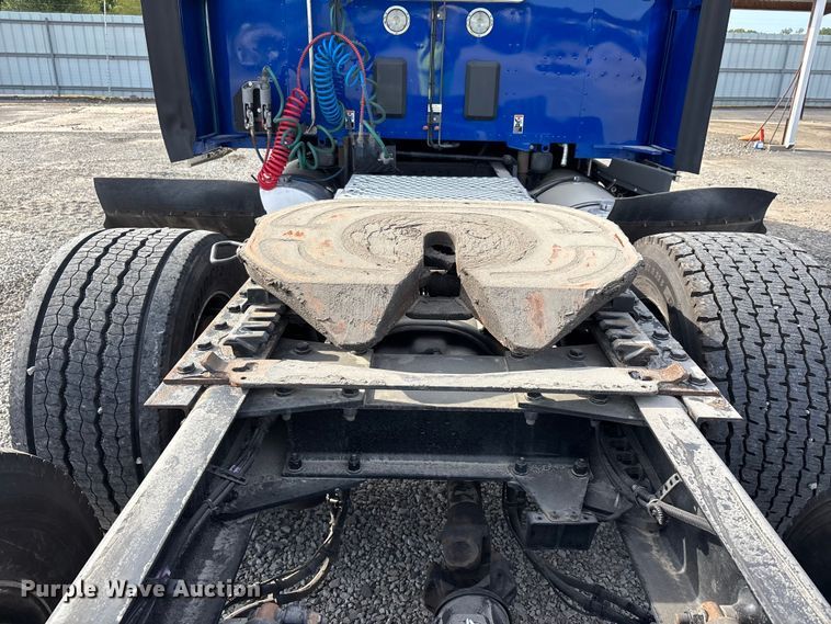 image for item YA3334 2019 Kenworth T680 semi truck