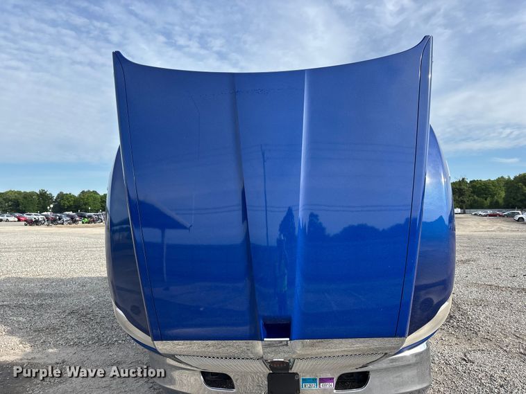 image for item YA3334 2019 Kenworth T680 semi truck