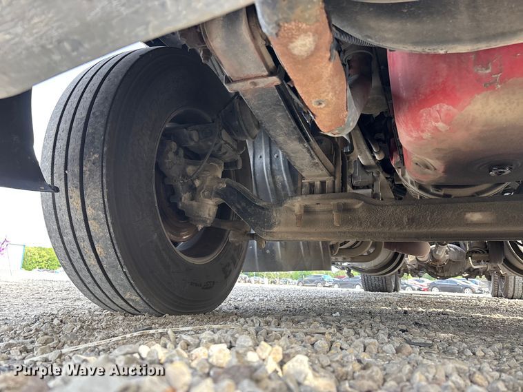 image for item YA3334 2019 Kenworth T680 semi truck