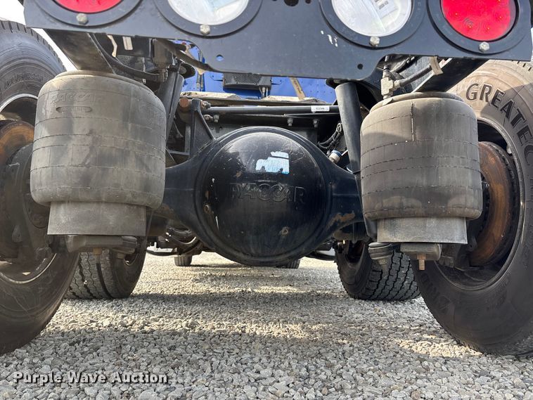 image for item YA3334 2019 Kenworth T680 semi truck